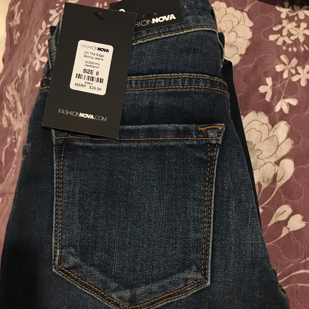 Fashion Nova Skinny Jeans SIZE 0 . NEW WITH TAGS
